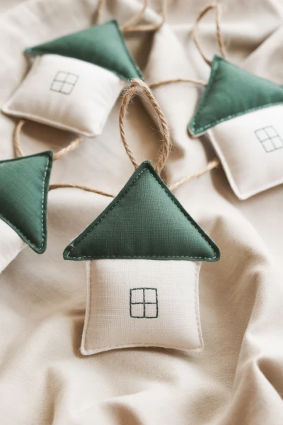 guirnalda de casitas colgantes de tela